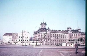 Dresden-Altstadt. Landhaus und Polizeipräsidium. Ansicht über den Pirnaischen Platz von Südosten