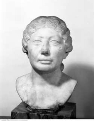 Portraitbüste einer Frau - Antiker weiblicher Porträtkopf