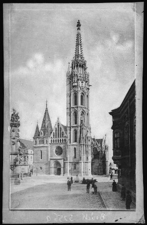 Budapest. Matthiaskirche (Krönungskirche) und Dreifaltigkeitssäule