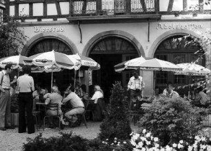 Straßburg: Sitzecke in der Fußgängergasse [Bierstub Adelshoffen]