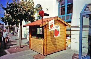 Markt: Verkaufsstand für Erdbeeren