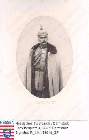 Wilhelm II. Kaiser Deutsches Reich (1859-1941) / Porträt in Uniform, Pickelhaube und Mantel, stehend, Kniestück in Medaillon
