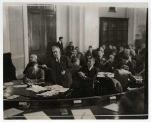 Senator John E. Rankin spricht während der Anhörung zum Hoover Moratorium, Washington D.C.. John E. Rankin