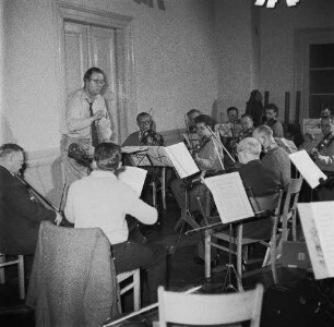 Markneukirchen : Musikinstrumentenbau Markneukirchen. Städtisches Orchester Markneukirchen (Vereinigung Markneukirchner Instrumentenbauer) während der Probe