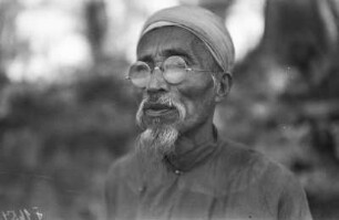 Mann mit Brille (Deutsche Ostasien-Expedition 1937/1939)