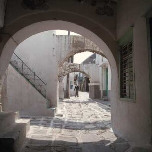 Paros, Náusa. Schwibbogengasse in Náusa