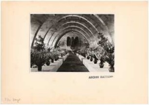 Reichsgartenschau 1939 auf dem Killesberg, Stuttgart: Sonderschau in der Ehrenhalle mit Hoheitsadler, Ausstellungshalle 1