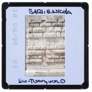 Bari, S. Nicola : Südwestturm, Mauerwerk Ostseite