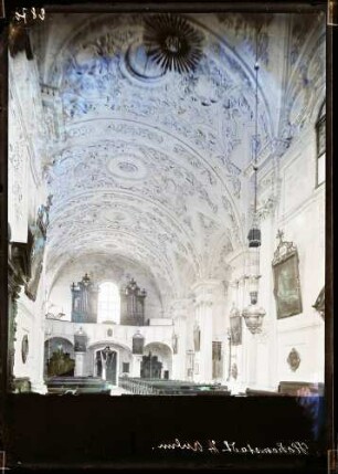 Kirche; Innenraum nach Westen
