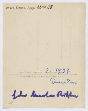 Postkarten-Rückseite mit autographer Bezeichnung, Atelieraufdruck und Signatur