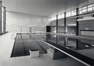 Hallenbad, Innenansicht / Schwimmbecken. Detmold. Georg-Weerth-Str. Papierabzug