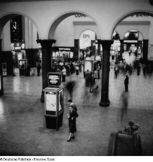 Hannover. Hauptbahnhof. Halle des Empfangsgebäudes