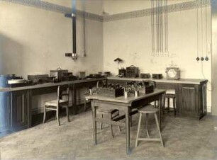 Eichraum : Dresden-Südvorstadt, Helmholtzstraße 9. Königlich Sächsische Technische Hochschule; Elektrotechnisches Institut. Eichraum