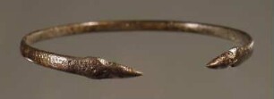 Armring, in Tierköpfe auslaufend