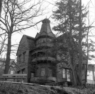 Bad Schandau-Ostrau, Villenkolonie Neuschandau, Ostrauer Ring 20. Café "Berghaus" (um 1905). Ansicht von Westen