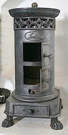 Säulenofen aus Loulans (Franche-Comté) - abstrakte Ornamente