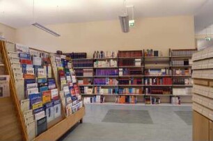 Sächsische Landesbibliothek - Staats- und Universitätsbibliothek Dresden, Zweigbibliothek Medizin. Freihandbereich mit Zeitschriftenauslage