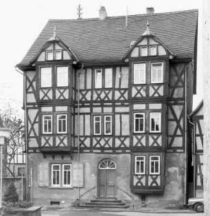 Sog. ''Freihaus'', ev. Pfarrhaus (Fachwerkwohnhaus); Büdingen, Kirchgasse 4