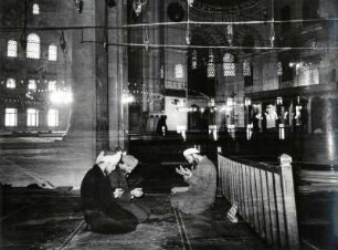 Istanbul, Gebet in der Sultan Ahmet Moschee