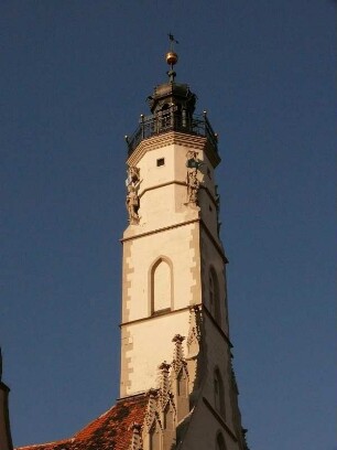 der gotische Teil des Rathauses mit 40 m hohem Turm