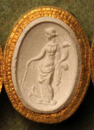 Stehende Fortuna mit Füllhorn und Ruder (Daktyliothek, Erstes Mythologisches Tausend)