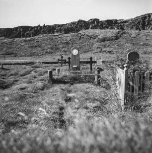 Auf dem Friedhof : Gräber auf dem Friedhof von Þingvellir