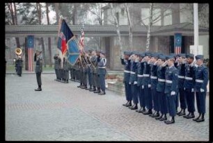 Fotografie: Antrittsbesuch von Major General Robert Corbett, britischer Stadtkommandant, in den Lucius D. Clay Headquarters in Berlin-Dahlem