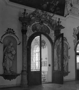 Ottobeuren. Benediktinerabtei Ottobeuren. Klausur. Portal in der Vorhalle (1729; A. Bossi)