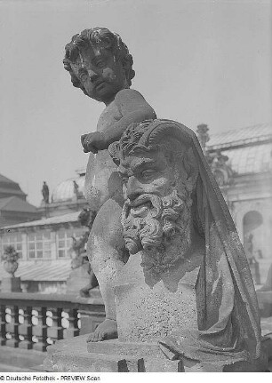 Putto mit Faunskopf : Putto mit Faunskopf. Sandstein (1886/1900?). Dresden: Zwinger