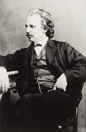 Porträt Bodo Borchers (1835-1898; Sänger). Albuminabzug auf Karton (Carte-de-visite mit Atelieraufdruck verso)
