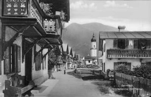 Garmisch-Partenkirchen, Sonnenstraße : Garmisch-Partenkirchen. Sonnenstraße. Blick gegen Neue Pfarrkirche St. Martin und Wank