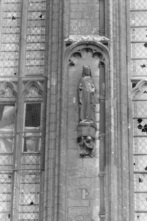 Weibliche Heiligenfigur