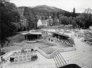 Blick auf die moderne Anlage um das Kurhaus von Badenweiler