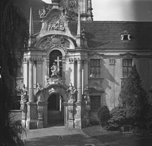 Stift Dürnstein : Portal zum Klausurbereich des Stifts.