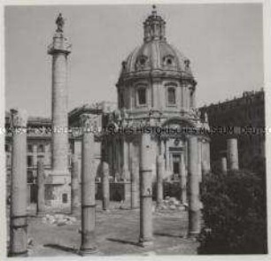 Rom, Trajansforum mit Trajanssäule und Kirche Santissimo Nome di Maria al Foro Traiano