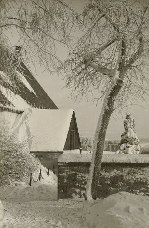 Altenberg-Schellerhau, Dorfkirche Schellerhau (1591/1593, Kirchturm 1724/1756, 1974/1980 Renovierung). Teilansicht mit Vorhäuschen