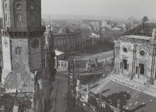 Dresden. Schloßturm, Gemäldegalerie, Katholische Hofkirche vom Turm des Georgentores aus