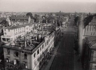 Zerstörungen Zweiter Weltkrieg. Karlstraße/Ecke Kriegsstraße, Altes Vincentiuskrankenhaus und Altersheim