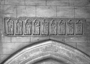 Sarkophagfragment mit Aposteln in Nischen