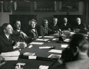 Sitzung der Sektion für Dichtkunst der Akademie der Künste, Berlin. von links: Alfred Döblin, Thomas Mann, Ricarda Huch, Bernhard Kellermann, Hermann Stehr und Alfred Mombert, Eduard Stucken