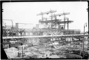 Hydrierung, Bau Me 830 Lager u. Maschinenraum - Me 858 Bedienungsbau. Rundblick von Me 807 Umlaufpumpenbau auf Me 830 Lager und Maschinenraum - Me 858 Bedienungsbau