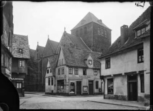 Minden. Buchbinderei von Rudolf Bentlage und im Hintergrund die St. Martini Kirche
