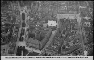 Dresden-Altstadt. Friedrichsring (Dr.-Külz-Ring), Neues Rathaus, Kreuzkirche, Altmarkt und König-Johann-Straße. Luftbild-Schrägaufnahme von Ost