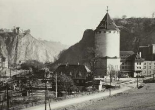 Dresden, Plauenscher Grund, Mühle mit Siloturm, im Hintergrund links Dölzschener Höhe mit Begerburg