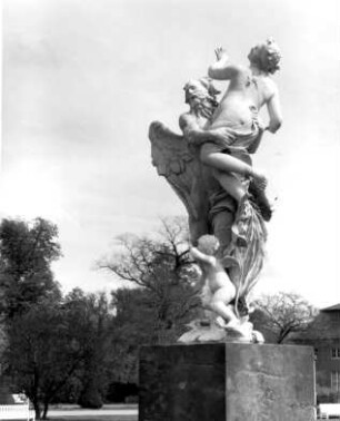 Dresden-Altstadt. Großer Garten, Figurengruppe "Die Zeit entführt die Schönheit" (P. Balestra)