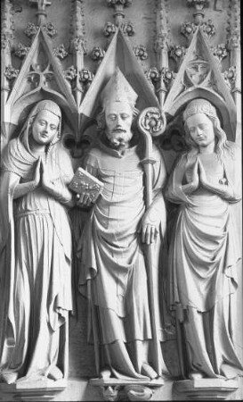 Erfurt, Severikirche, Severisarkophag, Deckplatte: der Hl. Severus mit Vincentia und der als Jungfrau dargestellten Innocentia; Meister des Severisarkophags