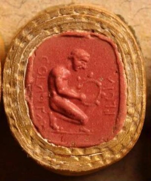 Sitzender Faun
