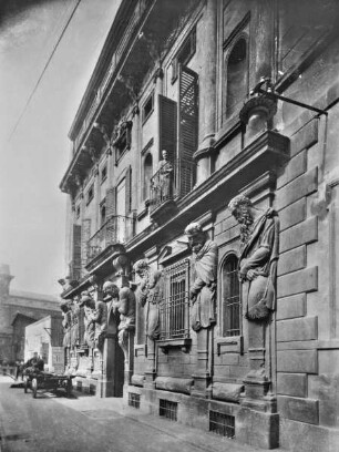 Casa degli Omenoni