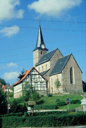 Pfarrhaus und Kirche von SO