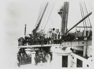 Kreuzfahrten der Hamburg-Amerika Linie, um 1911/1913. Passagiere der 3. Klasse (Auswanderer) bei der Überfahrt auf einem Hochseepassagierdampfer